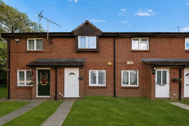 Rabournmead Drive, Northolt, photo 1