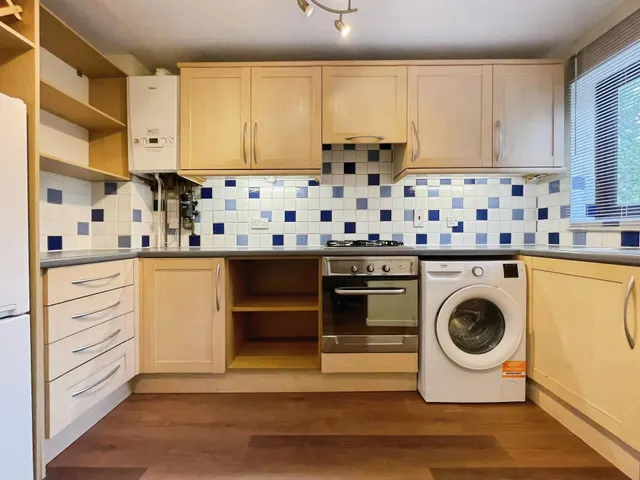 Stafford Grove, Shenley Church End, MK5, photo 2