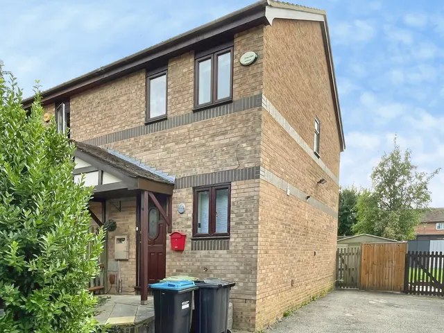 Stafford Grove, Shenley Church End, MK5, photo 1