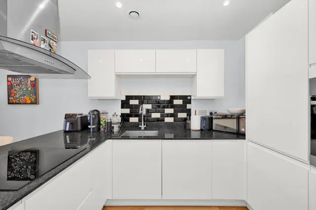 Knaresborough Drive, London, SW18, photo 3