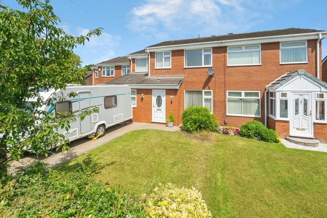 St. Georges Avenue, Westhoughton, BL5, photo 1