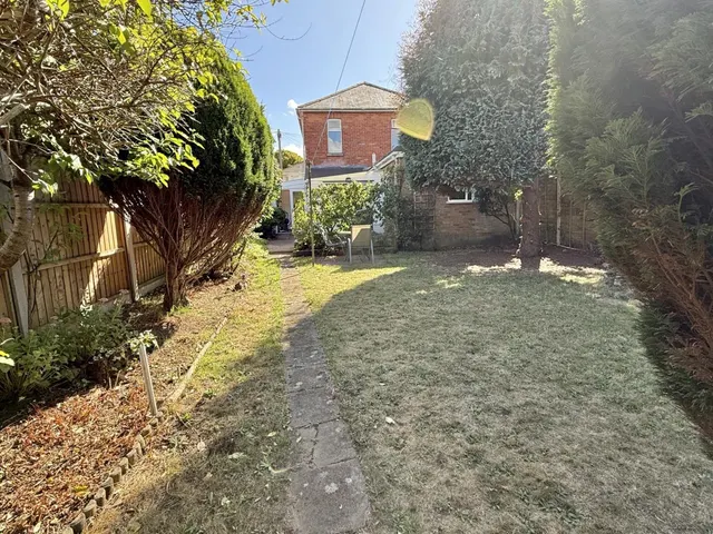 Columbia Road, BH10, photo 3