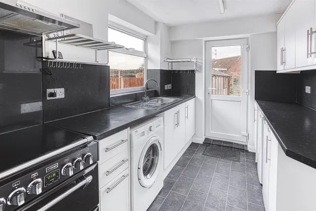 Windermere Crescent, Allestree, photo 3