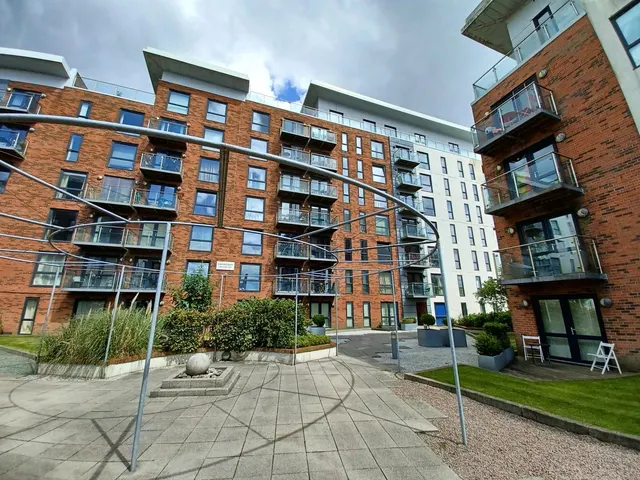 1 bedroom flat, Longfield Centre, Prestwich, M25