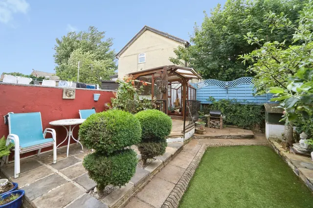 Smalewell Drive, Pudsey, LS28, photo 2