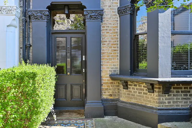 Photo 3 — 6 Frithville Gardens, London