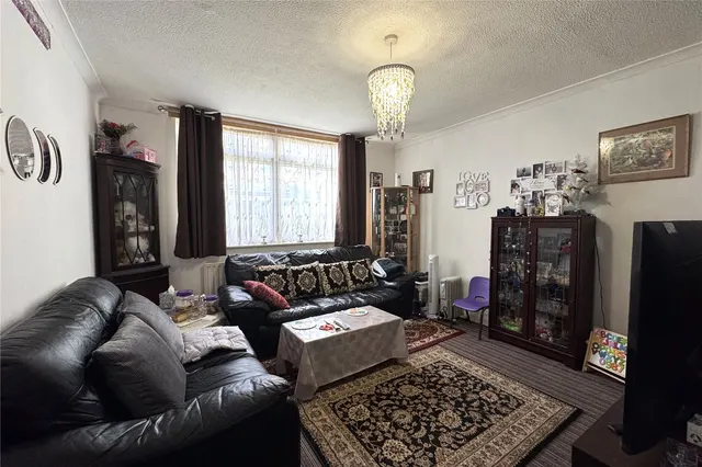 Photo 3 — Ballantyne Road, Farnborough, Hampshire, GU14 8SN
