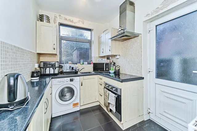Lynton Avenue, West Bromwich, B71, photo 2