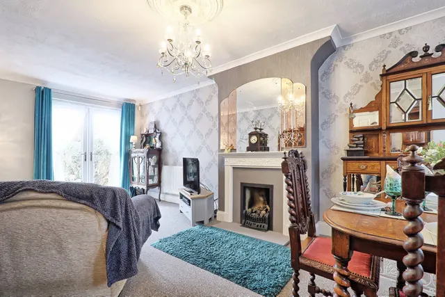 Laburnum Walk, Hornchurch, RM12, photo 2