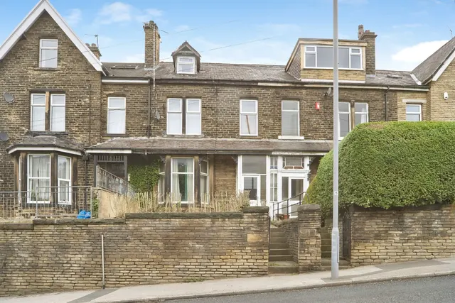 Carr Lane, Shipley, photo 1