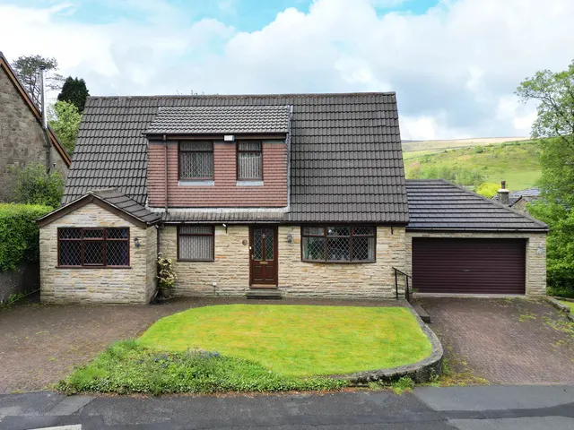 Longacres Drive Whitworth, Rochdale OL12 8JT, photo 1