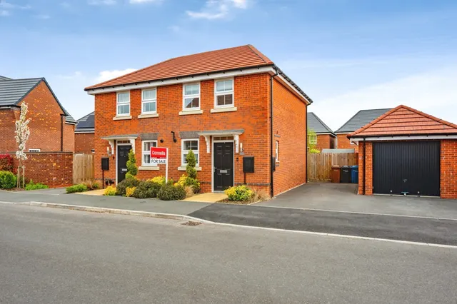 Mansell Avenue, Fradley, Lichfield, photo 1