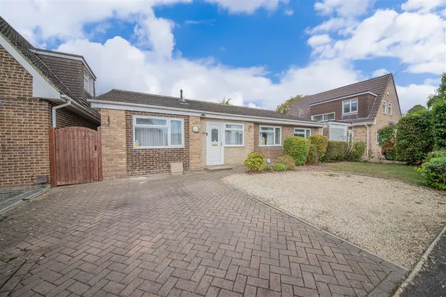 Oakgrove Gardens, Bishopstoke, Eastleigh, Hampshire, SO50 6LZ, photo 1
