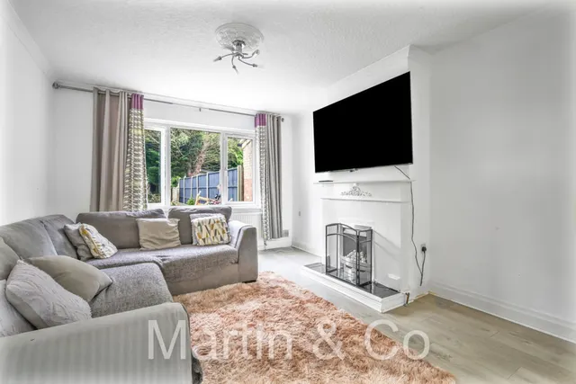 Photo 3 — Byron Road, Selsdon, Surrey