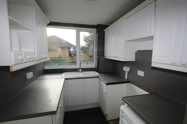 Photo 2 — Woodstock Crescent, Laindon, SS15 6LG