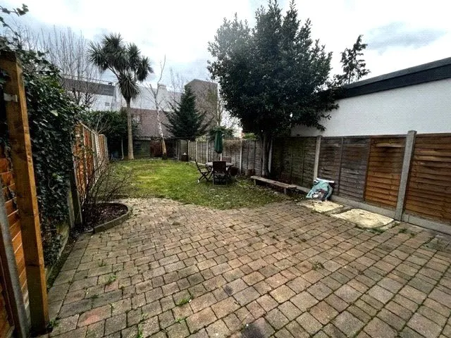 Heathcroft Avenue, Sunbury-on-Thames, TW16, photo 2