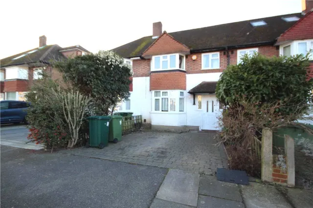 Heathcroft Avenue, Sunbury-on-Thames, TW16, photo 1
