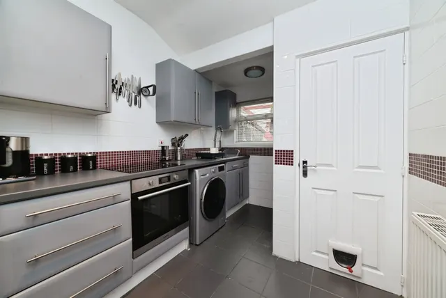 Jesmond Gardens, Hull, HU9, photo 3
