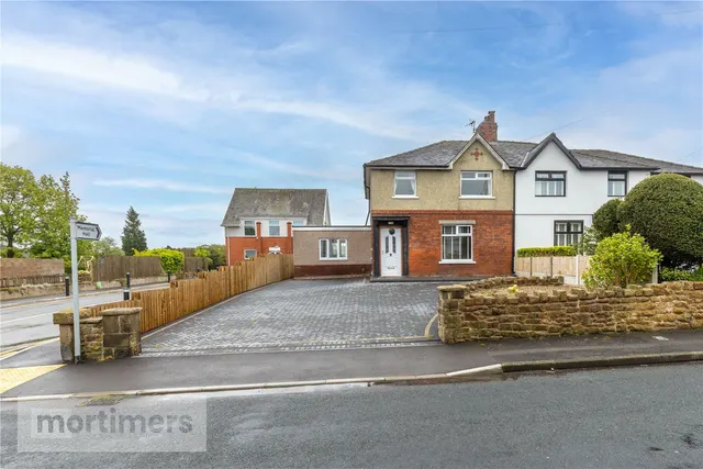 3 bedroom house, Ribchester Road, Clayton Le Dale, BB1