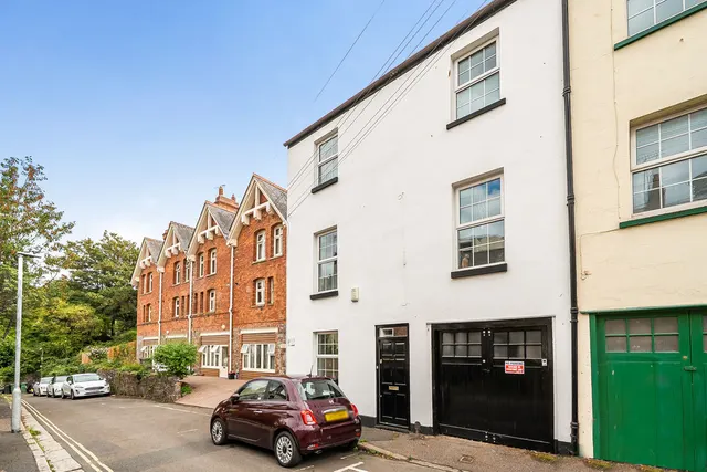 Pavilion Place, Exeter, photo 1