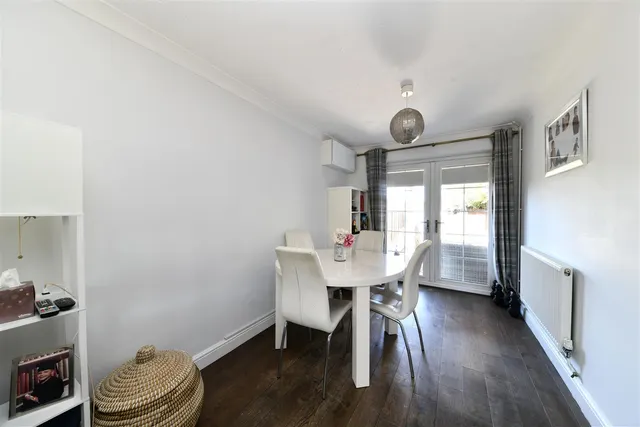 Photo 3 — Cherry Tree Rise, Walkern, Stevenage, Herts, SG2 7JL