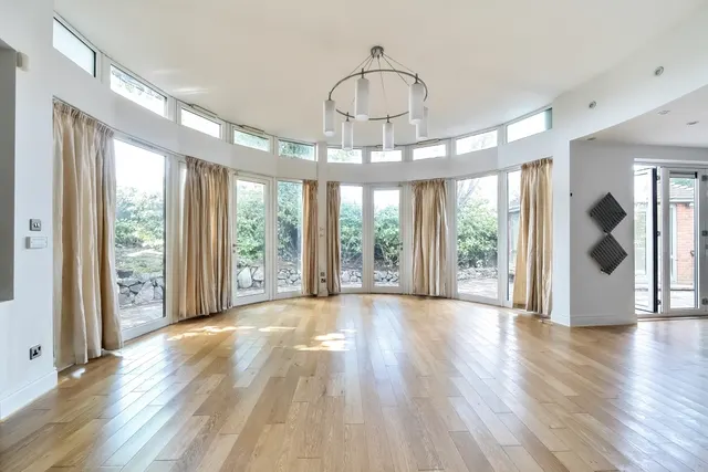 Mapesbury Road London NW2, photo 1