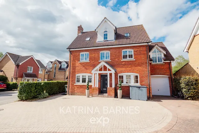 Grantham Avenue, Great Notley, photo 1