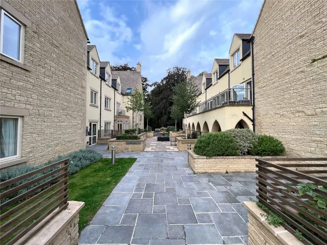 Stratton Place, Stratton, GL7, photo 3
