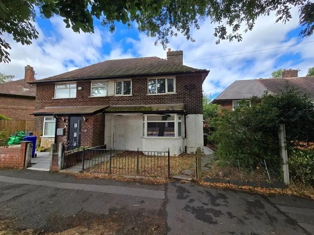 Poundswick Lane, MANCHESTER, photo 1