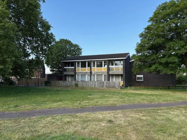Photo 2 — Heathfield Terrace - London - London - SE18