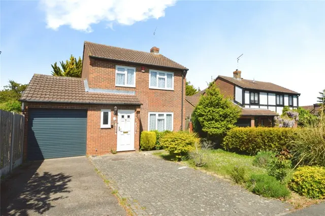 House Under Offer with 3 bedrooms in Bishop's Stortford, CM23, photo 1