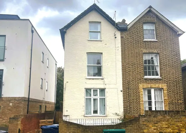 Gunnersbury Lane, London, W3, photo 1