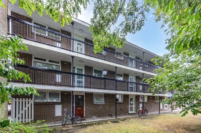 Ravenswood Court, Woking, Surrey, GU22, photo 1