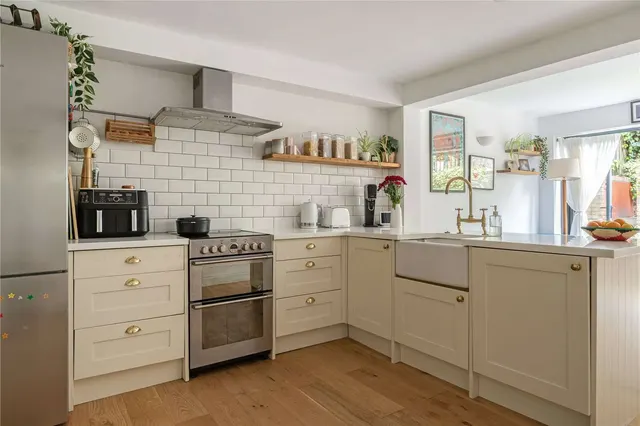 Photo 2 — Stanbridge Road, Putney, London, SW15 1DX