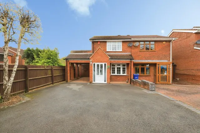 Belvoir Close, Dudley, photo 1