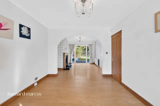 The Greenway, Epsom, KT18, photo 2