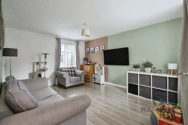 Photo 2 — Greenhurst Crescent, Oldham, Greater Manchester, OL8