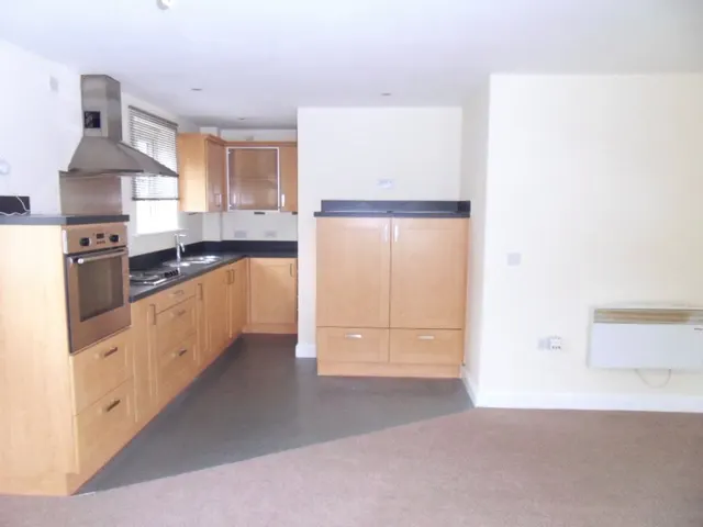 Rotary Close, Dewsbury, WF13, photo 2