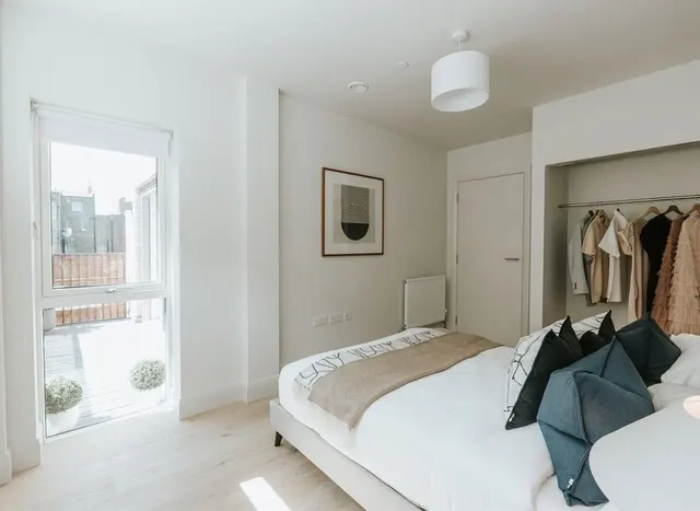 Photo 2 — Stonhouse Street, Clapham, SW4