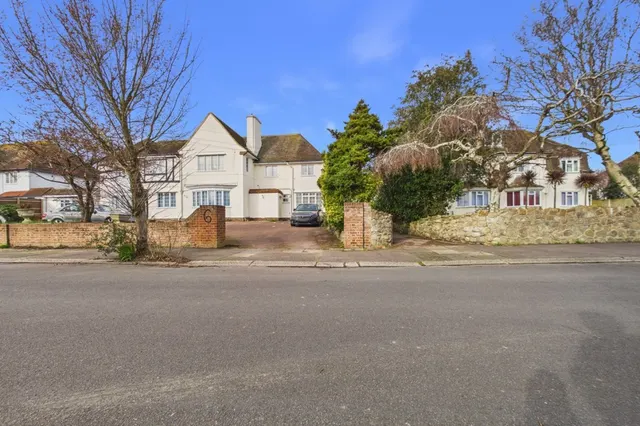 Photo 3 — Pelham Gardens, Folkestone