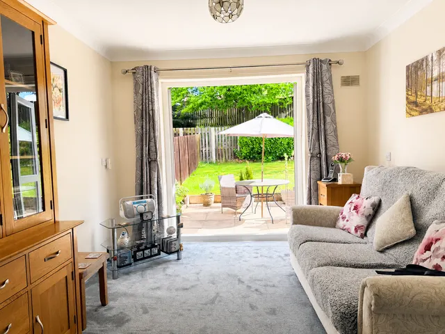 Alexandra Close, Edgeley, SK3, photo 2