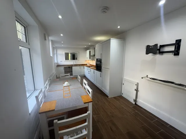 Manor Road, Pontypool, NP4, photo 2