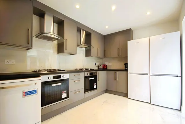 Applegarth Avenue, Guildford, GU2, photo 2