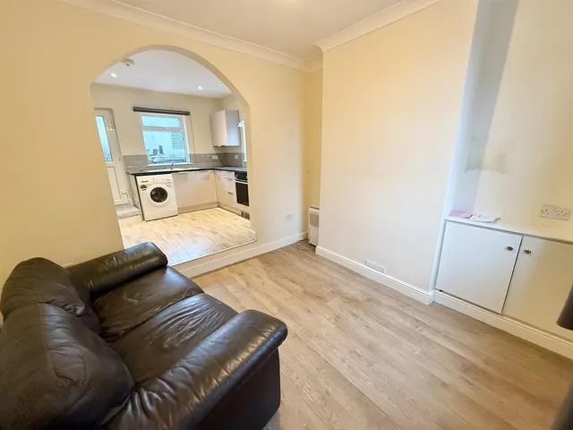 Pownall Square, Macclesfield, SK11, photo 2