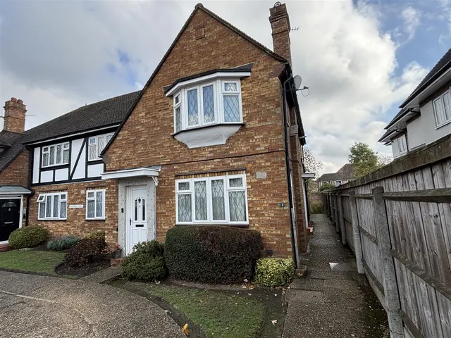 Edgwarebury Lane, Edgware, photo 1