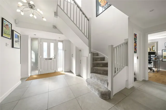 Woodend Park, Cobham, KT11, photo 2
