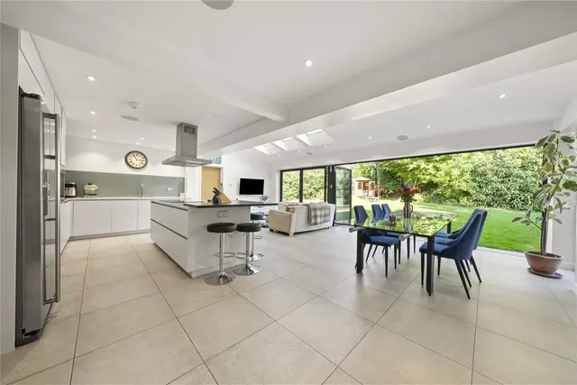 Woodend Park, Cobham, KT11, photo 3