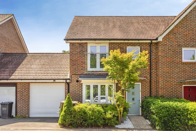 Goldfinch Road, Burgess Hill, photo 1