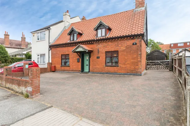 Carlton Road, LOWESTOFT, photo 1
