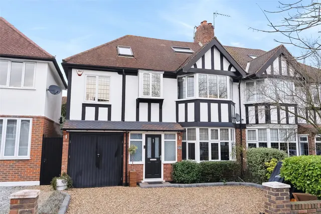 Wellesley Road, Strawberry Hill, Twickenham, TW2 5RR, photo 1